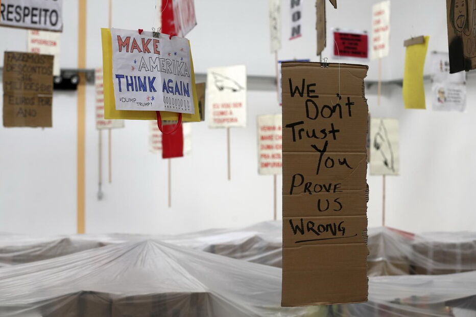 Exposição de cartazes de protesto no Barreiro