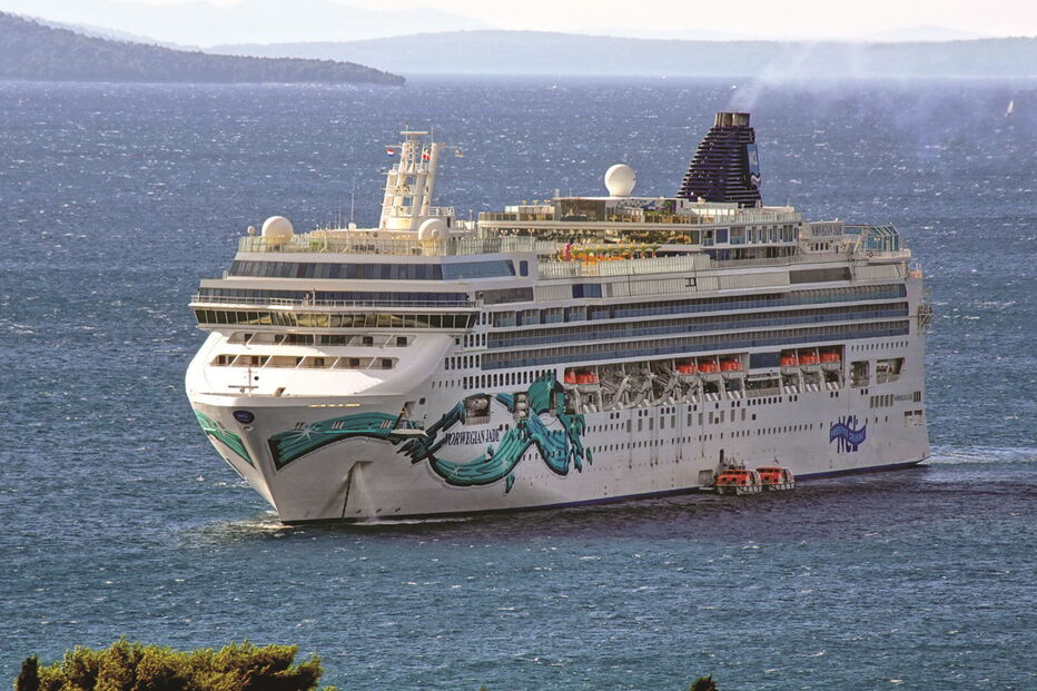 Cruzeiro ‘Norwegian Jade’ salvou sete pescadores naufragados nos Açores