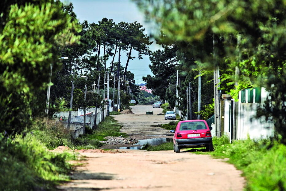 Moradias em Fernão Ferro, no concelho do Seixal, estão construídas junto ao depósito de munições da NATO 