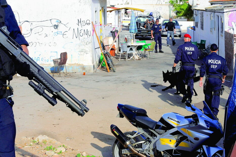 Intervenção policial no Bairro da Horta da Areia, em Faro