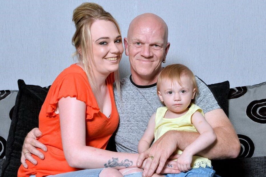 Troca namorado pelo pai deste 22 anos mais velho