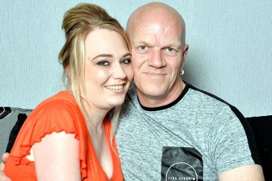 Troca namorado pelo pai deste 22 anos mais velho