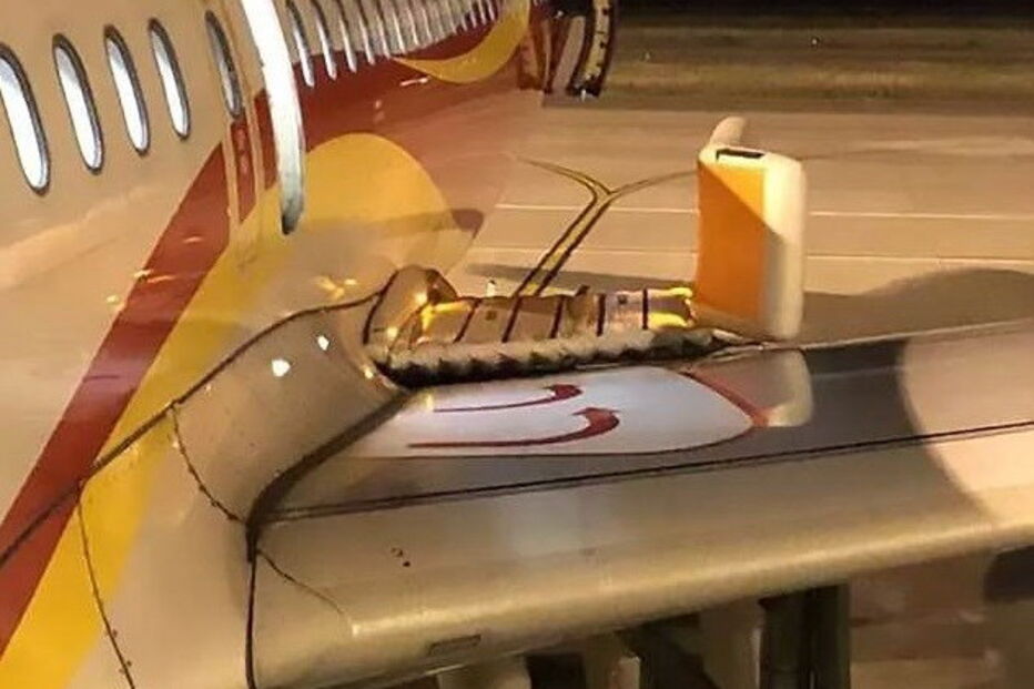 Passageiro abriu porta de emergência de avião