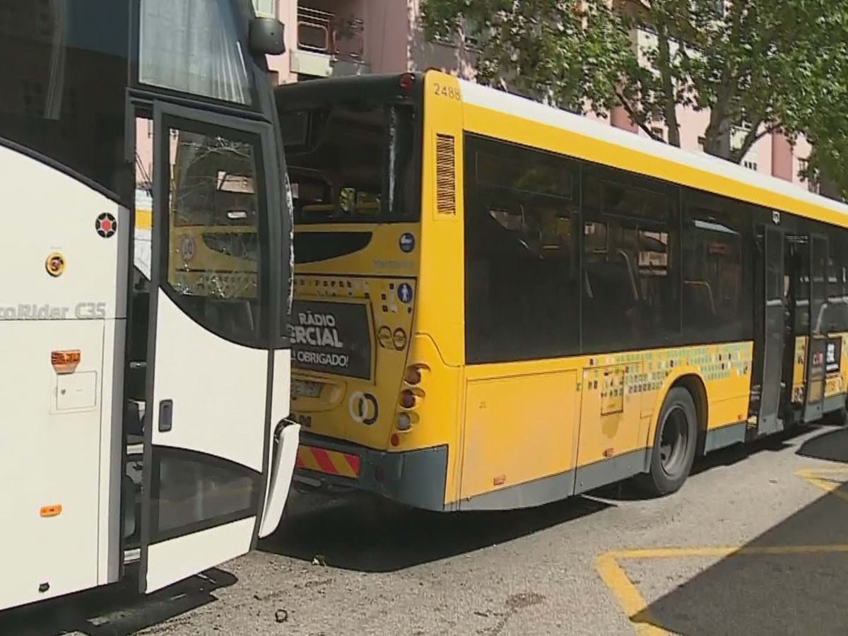 Mais um autocarro da Carris apedrejado em Lisboa - Vídeos - Correio da Manhã