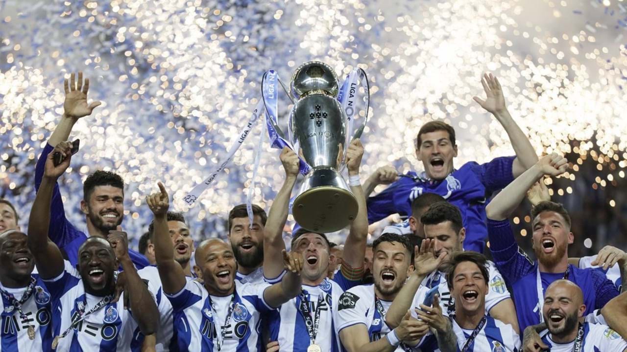 FC Porto levanta Taça de Campeão Nacional e leva Dragão ao delírio ...