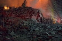  Prédio em chamas desaba em São Paulo