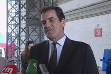 Rui Moreira, presidente da Câmara do Porto, no mercado temporário do Bolhão