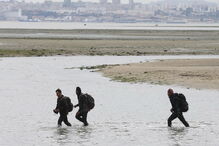 Reportagem do CM testemunhou o regresso a terra de centenas de mariscadores