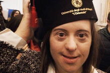 Jovem com síndrome de Down acaba licenciatura com nota máxima