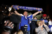 Jogadores do FC Porto fazem a festa com adeptos em Espinho