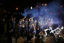Jogadores do FC Porto fazem a festa com adeptos em Espinho