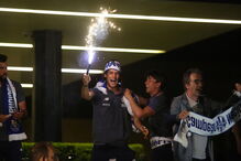 Jogadores do FC Porto fazem a festa com adeptos em Espinho