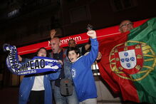 Em Lisboa, a festa fez-se junto à casa do FC Porto na capital, na av da República
