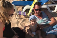 Pais de menino britânico que morreu ao cair de prédio no Algarve falam sobre a tragédia