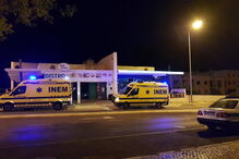 Bombeiros e INEM, com duas ambulâncias e quatro operacionais, prestaram assistência aos dois homens no local 