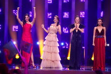 Apresentadoras da Eurovisão brilharam com vestidos de criadores nacionais