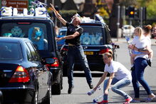 Multidão na despedida emotiva a Alfie Evans