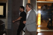 Jesus à porta do hotel Ritz, onde esteve reunido com o advogado