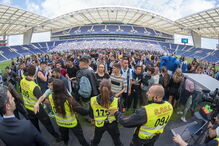 Adeptos portistas em delírio com treino aberto
