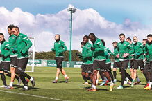 Plantel do Sporting está contra o presidente dos leões e exige que este se demita. Caso contrário, avançam com as rescisões dos contratos com o clube  