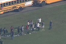 Alunos foram retirados de escola de Santa Fe, após tiroteio que fez vários mortos