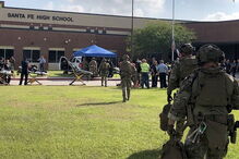 Polícia entra na escola de Santa Fé onde tiroteio fez vários mortos