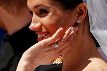 Os brincos e a pulseira de Meghan foram especialmente desenhadas pela marca de luxo Cartier