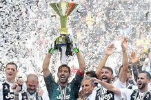 Buffon despediu-se da Juventus aos 40 anos, erguendo mais uma taça de campeão em Itália