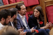 Pablo Iglesias e Irene Montero no parlamento de Espanha
