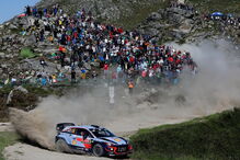 Neuville faz história no Rali de Portugal