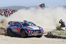 Neuville faz história no Rali de Portugal