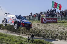 Neuville faz história no Rali de Portugal