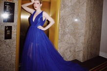 Raquel Strada mostrou o seu vestido azul nas redes sociais