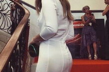 Bárbara Lourenço mostrou nas 'stories' do Instagram o vestido que levou aos Globos de Ouro