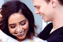 Nara Almeida e o namorado