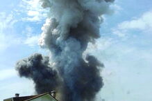 Coluna de fumo depois da explosão