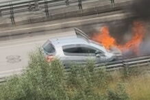 Viatura a arder causa pânico em Coimbra