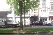 Agentes da polícia belga em ação durante tiroteio em Liège