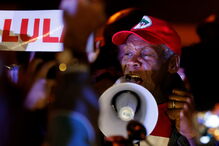 Ator norte-americano Danny Glover pede libertação de Lula da Silva