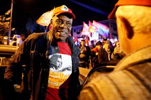 Ator norte-americano Danny Glover pede libertação de Lula da Silva