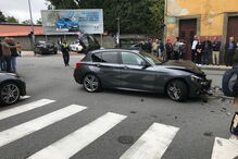 Colisão entre veículo dos Sapadores do Porto e carro