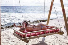 Piloto portuguesa Carina Lima prima pela sensualidade e o gosto pelos carros potentes