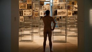 Galeria em Paris cria evento exclusivo para nudistas