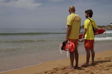 Nadadores-salvadores vigiam praia
