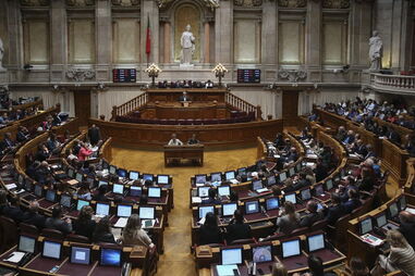 Futura lei da deportação de imigrantes ilegais com prazo de detenção até ano e meio