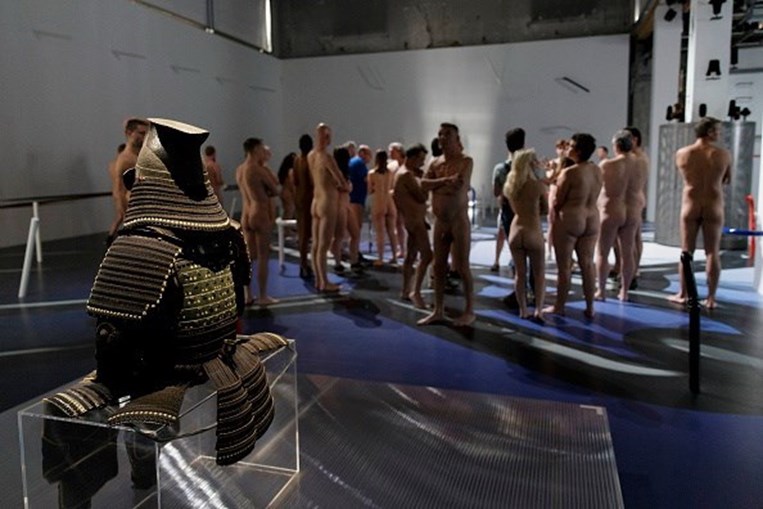 Palais de Tokyo realizou evento para nudistas