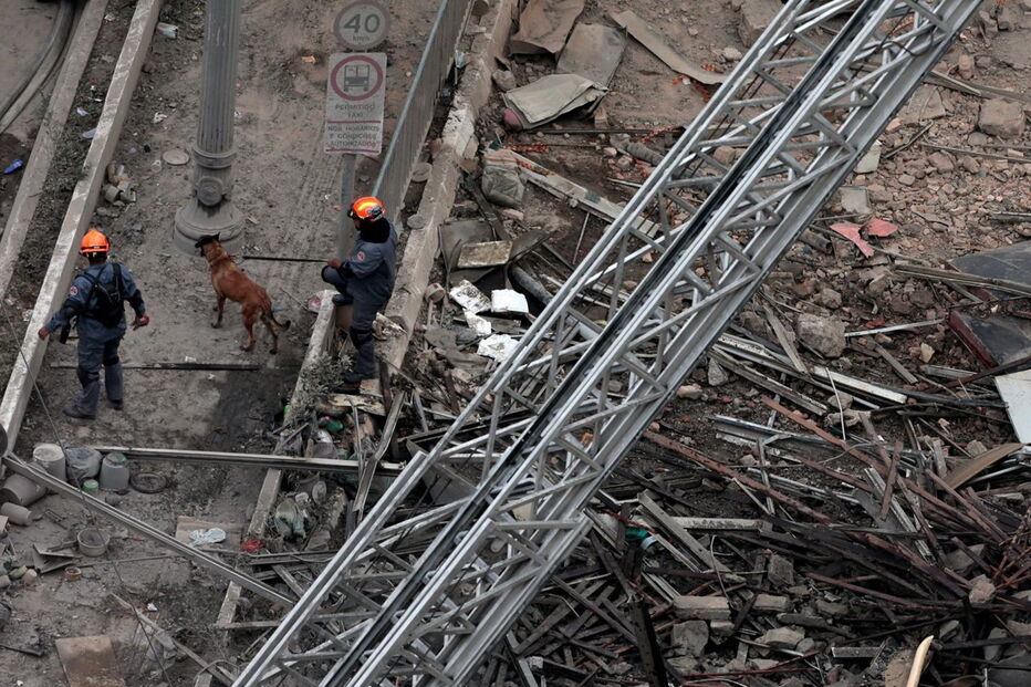 Prédio em chamas desabou em São Paulo