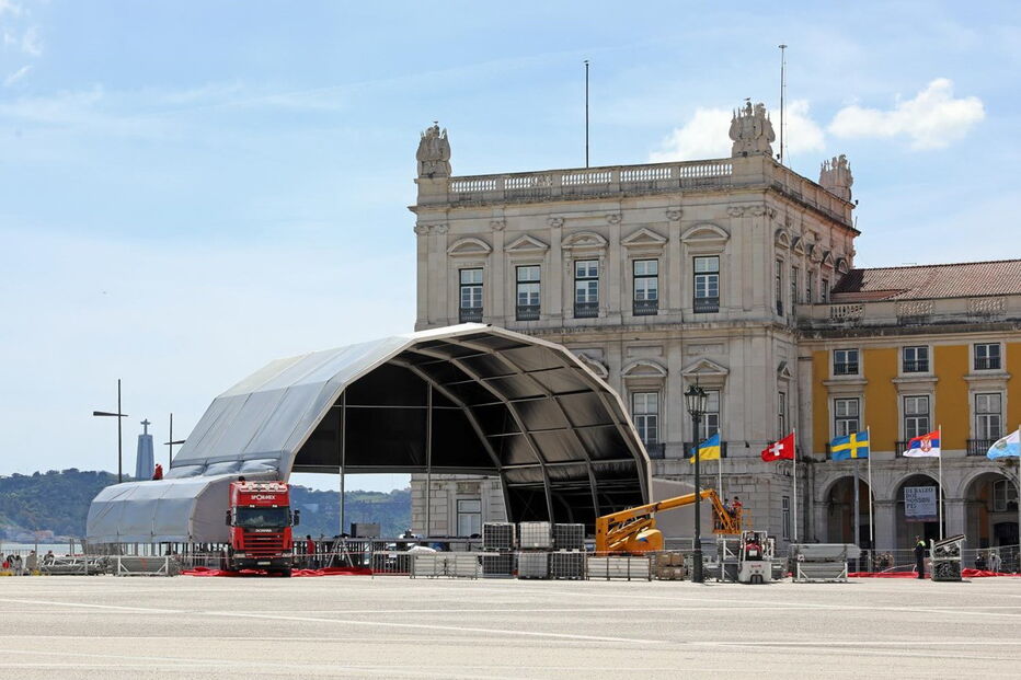 Eurovision Village já está a ser montada na Praça do Comércio, em Lisboa