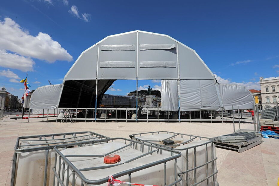 Eurovision Village já está a ser montada na Praça do Comércio, em Lisboa
