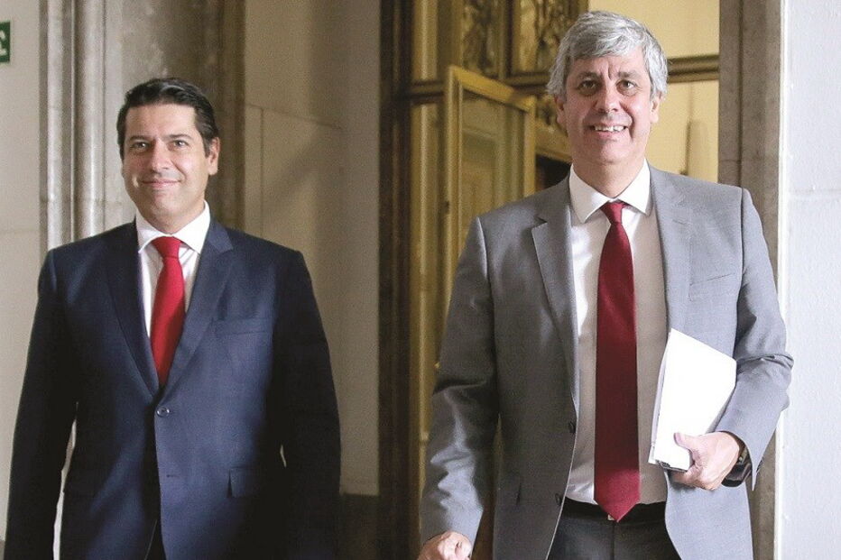O ministro Mário Centeno (à dir.) e o secretário de Estado Mourinho Félix
